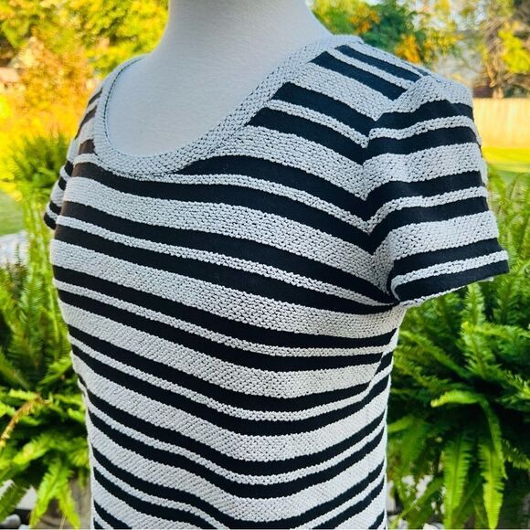Liz Claiborne Black and White Striped top size Medium - Picture 2 of 7